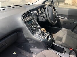 Peugeot 5008 2011 г запчясти