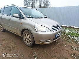 Toyota Avensis Verso 2003 y parts