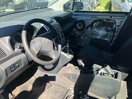 Toyota Corolla Verso 2005 г запчясти