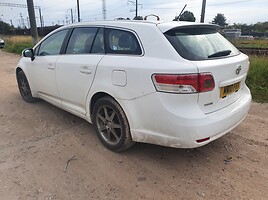 Toyota Avensis III 2010 y parts