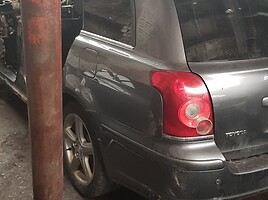 Toyota Avensis II 2006 y parts