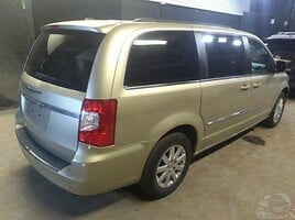 Chrysler Town & Country 2012 г запчясти