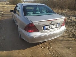 Mercedes-Benz C 270 W203 Avangarde 2002 y parts