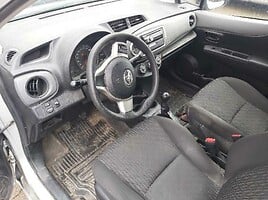 Toyota Yaris 2012 г