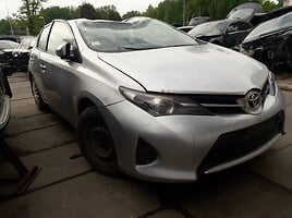 Toyota Auris 2013 m dalys