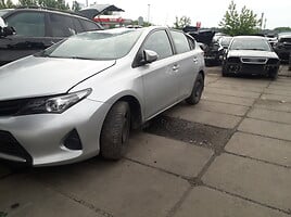 Toyota Auris 2013 m dalys