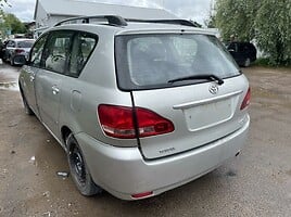 Toyota Avensis Verso 2002 m dalys