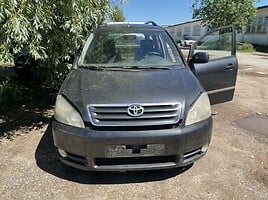 Toyota Avensis Verso 2001 m dalys