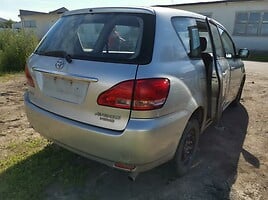 Toyota Avensis Verso 2002 m dalys