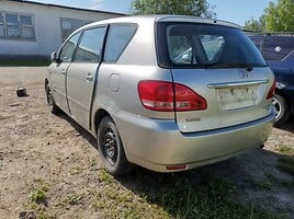 Toyota Avensis Verso 2002 m dalys