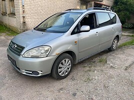 Toyota Avensis Verso 2001 m dalys