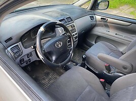 Toyota Avensis Verso 2001 m dalys