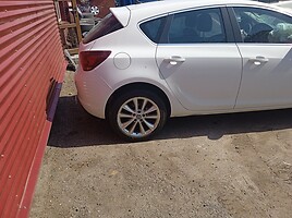 Opel Astra 2012 m dalys