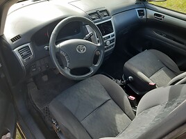 Toyota Avensis Verso 2004 г запчясти