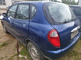 Daihatsu Sirion 2000 y parts