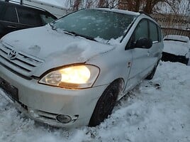 Toyota Avensis Verso 2003 y parts