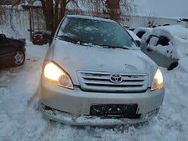 Toyota Avensis Verso 2003 y parts