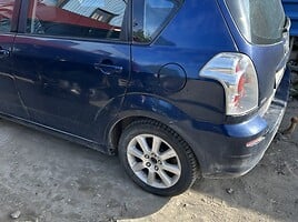 Toyota Corolla Verso 2006 y parts