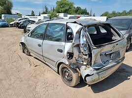 Nissan Almera Tino 2004 y parts