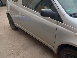 Toyota Yaris 2004 г запчясти