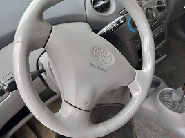 Toyota Yaris 2004 г запчясти