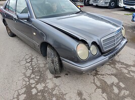 Mercedes-Benz E 220 1996 г запчясти