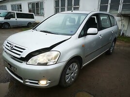 Toyota Avensis Verso 2003 y parts