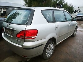 Toyota Avensis Verso 2003 y parts