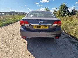 Toyota Avensis 2013 y parts