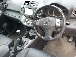 Toyota Rav4 2006 m dalys