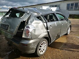 Toyota Corolla Verso 2004 г запчясти