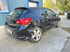 Opel Astra 2012 m dalys