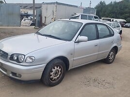 Toyota Corolla 2000 г запчясти