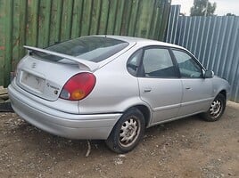 Toyota Corolla 2000 г запчясти