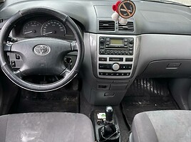 Toyota Avensis Verso 2002 m dalys