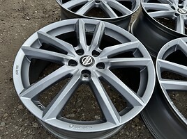 Nissan Siunciam, 7.5J ET49 light alloy R19 rims