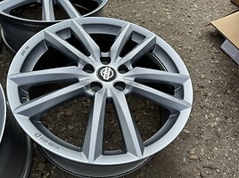 Nissan Siunciam, 7.5J ET49 light alloy R19 rims