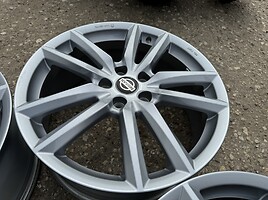 Nissan Siunciam, 7.5J ET49 light alloy R19 rims