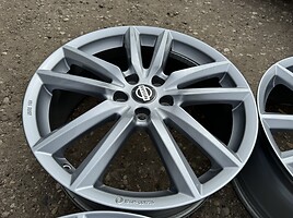 Nissan Siunciam, 7.5J ET49 light alloy R19 rims