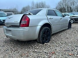 Chrysler 300C 2006 y parts