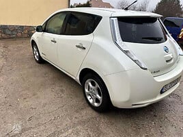 Nissan Leaf 2013 г Хэтчбек