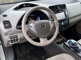 Nissan Leaf 2013 г Хэтчбек