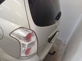 Toyota Corolla Verso 2008 г запчясти