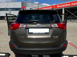 Toyota RAV4 2015 г Внедорожник / Кроссовер