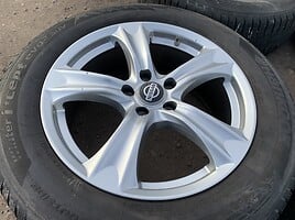 Nissan Siunciam, 7.5J ET48 light alloy R18 rims