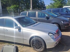 Mercedes-Benz 220 2003 y Sedan