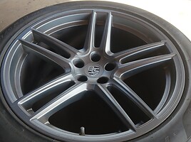 Porsche Macan light alloy R20 rims