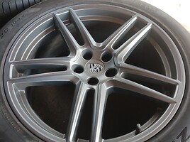 Porsche Macan light alloy R20 rims