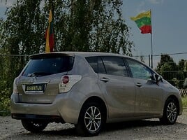 Toyota Verso 2015 г Минивэн