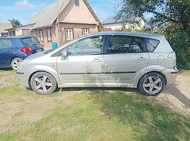 Toyota Corolla Verso 2006 y parts